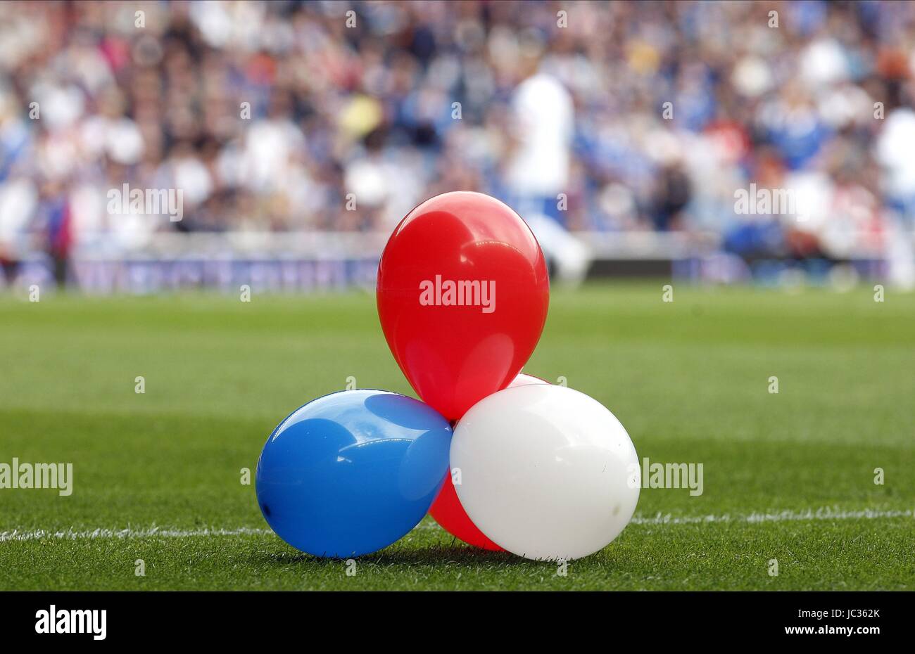 Rangers Balloons On The Pitch Glasgow Rangers Fc Glasgow Rangers Fc Ibrox Glasgow Scotland 28 August 2010 Stock Photo Alamy