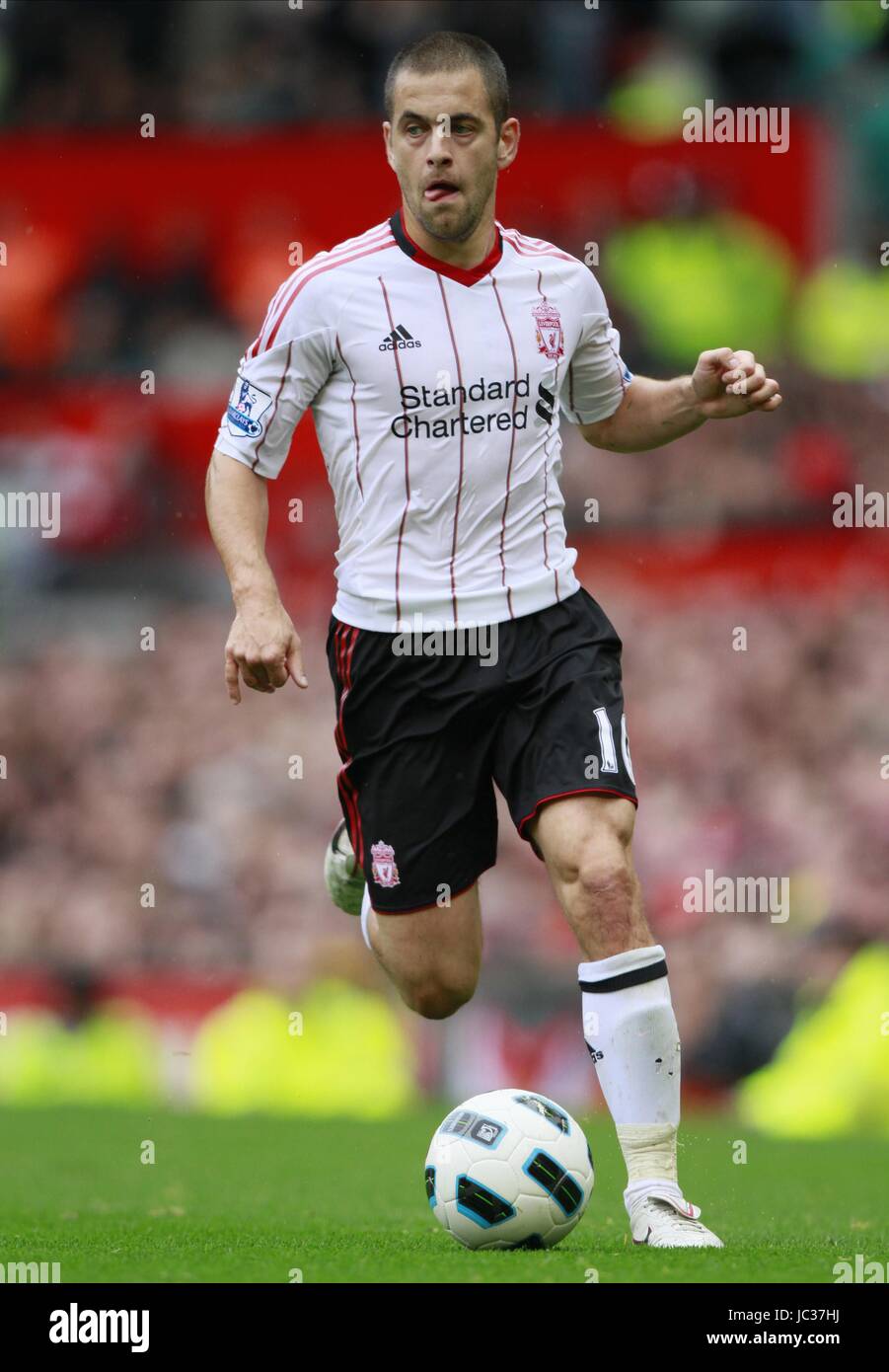 Liverpool football shirt Joe Cole リバプール Liverpool FC new signing Joe Cole holds up a Liverpool shirt