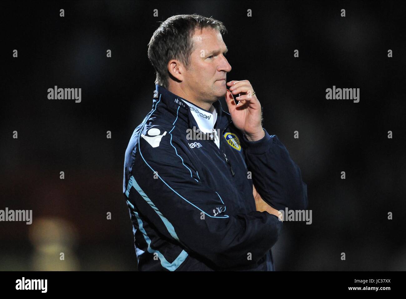 SIMON GRAYSON LEEDS UTD MANAGER LEEDS UTD MANAGER KEEPMOAT STADIUM ...