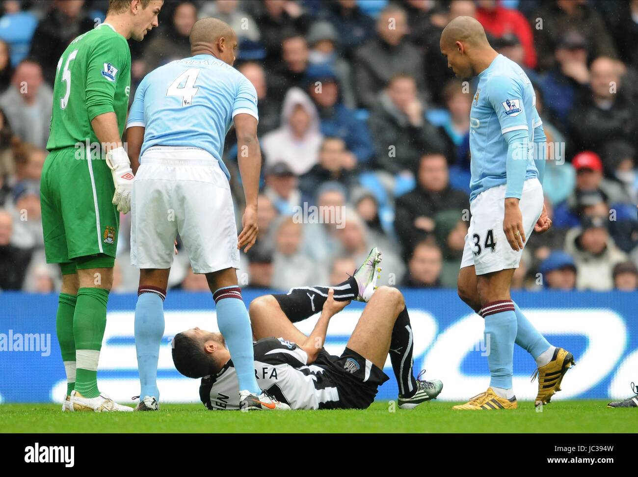 HATEM BEN ARFA HAS LEG BROKEN MANCHESTER CITY V NEWCASTLE UT CITY OF  MANCHESTER STADIUM MANCHESTER ENGLAND 03 October 2010 Stock Photo - Alamy