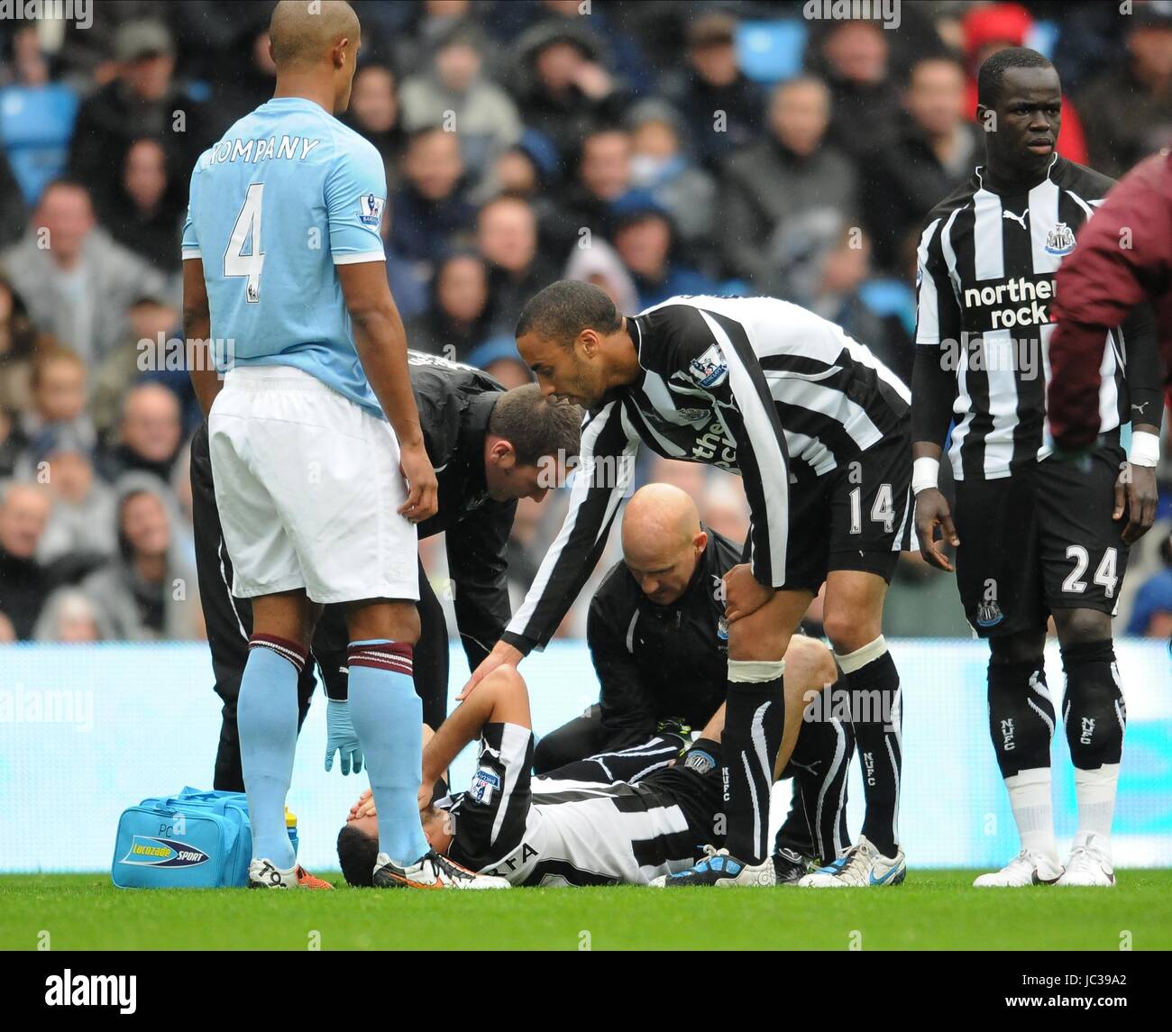 HATEM BEN ARFA BREAKS LEG MANCHESTER CITY V NEWCAS MANCHESTER CITY V  NEWCASTLE UT CITY OF MANCHESTER STADIUM MANCHESTER ENGLAN Stock Photo -  Alamy