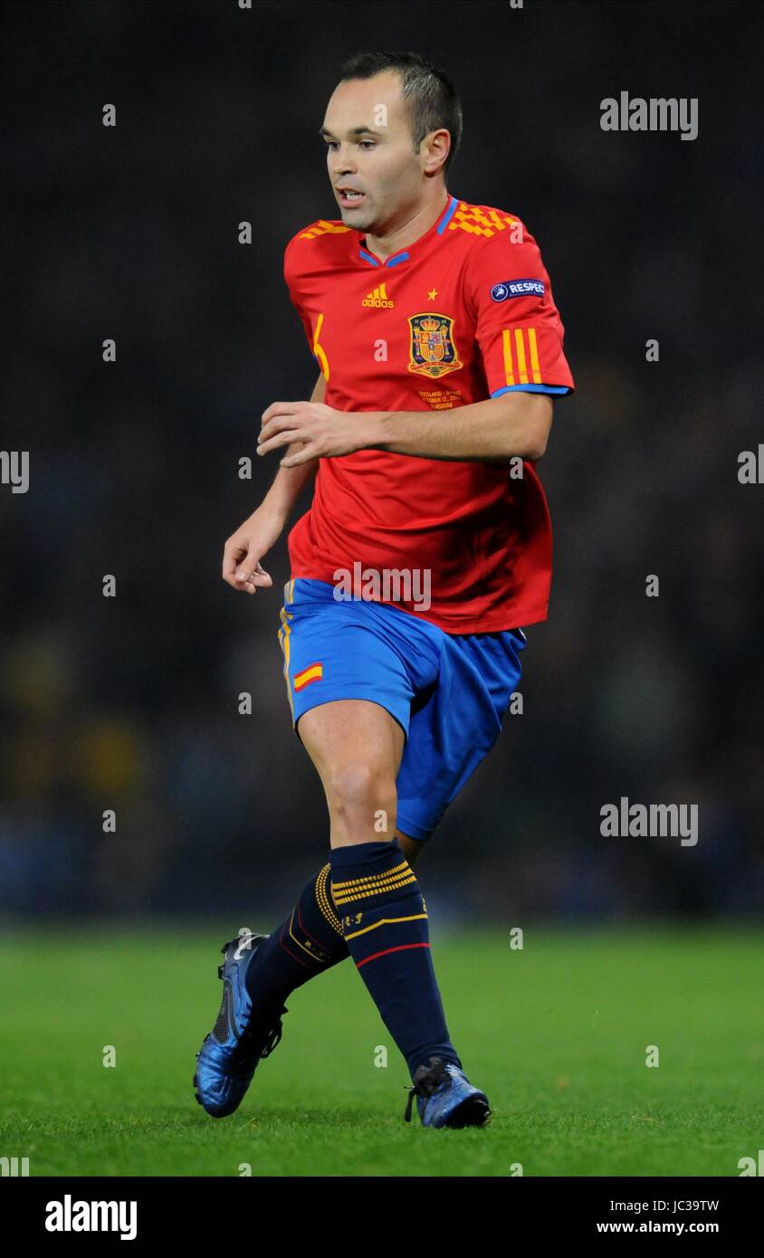 ANDRES INIESTA SPAIN FC BARCELONA SPAIN & FC BARCELONA HAMPDEN PARK ...