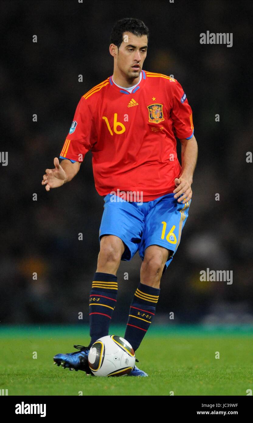 SERGIO BUSQUETS SPAIN FC BARCELONA SPAIN & FC BARCELONA HAMPDEN PARK GLASGOW SCOTLAND 12 October 2010 Stock Photo