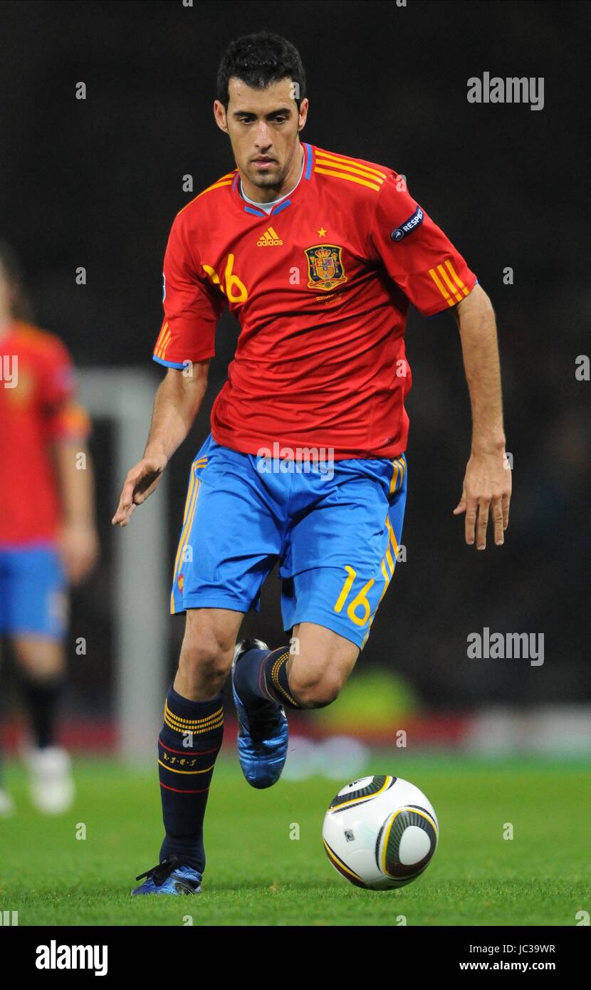 SERGIO BUSQUETS SPAIN FC BARCELONA SPAIN & FC BARCELONA HAMPDEN PARK GLASGOW SCOTLAND 12 October 2010 Stock Photo