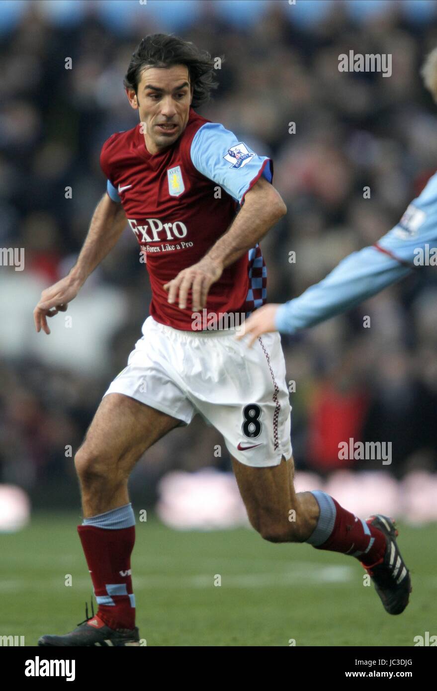 ROBERT PIRES ASTON VILLA FC VILLA PARK BIRMINGHAM ENGLAND 27