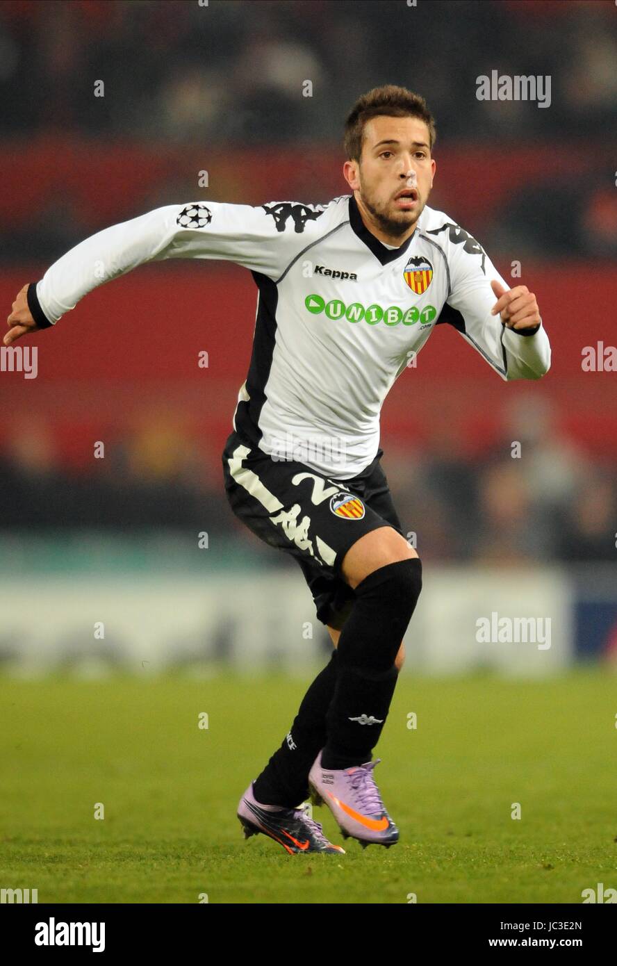 JORDI ALBA VALENCIA C.F. VALENCIA C.F. OLD TRAFFORD MANCHESTER ENGLAND 07  December 2010 Stock Photo - Alamy