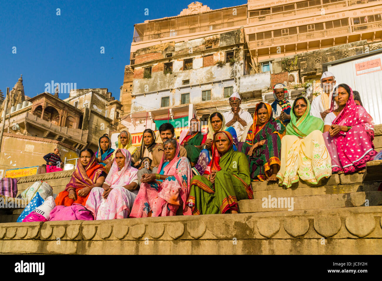 A group of pilgrims is sitting at Dashashwamedh Ghat, Main Ghat, in the suburb Godowlia Stock Photo
