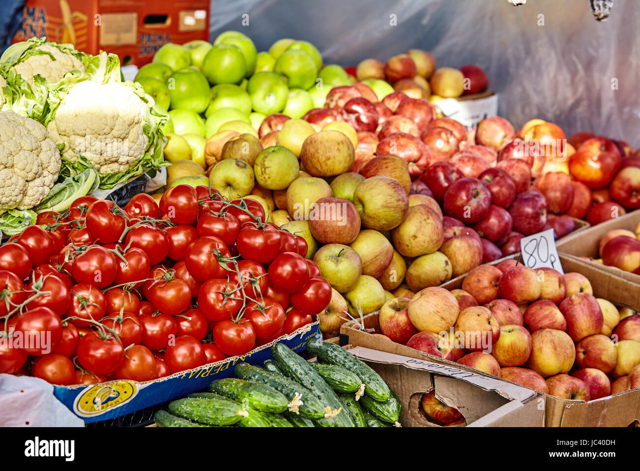 Fresh and organic vegetables at farmers market Stock Photo - Alamy