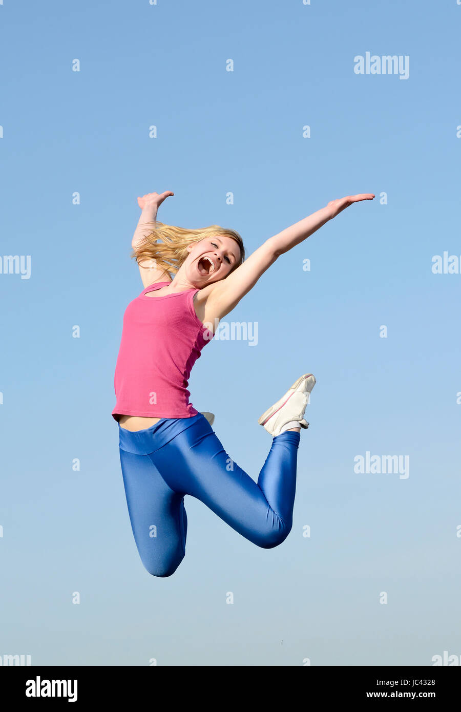 Frau macht Freudensprung Stock Photo