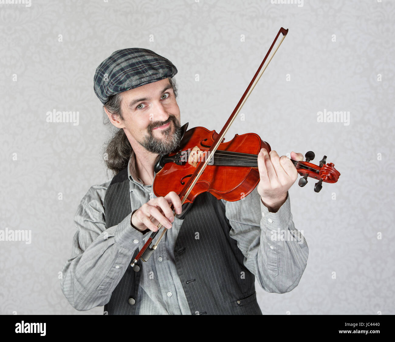 Musical Violin Irish Fiddler Celtic Hi res Stock Photography And Images 
