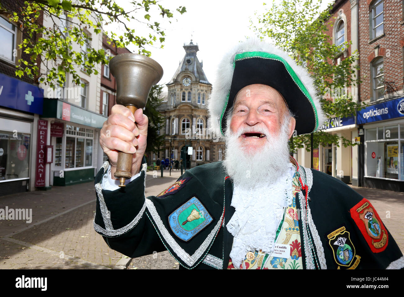 Pic by Mark Passmore. 27/05/2017 Oyez, Oyez...Pictured is Steve Cunliffe, the Town Crier for Dawlish, pictured in the historic market town of Tiverton Stock Photo