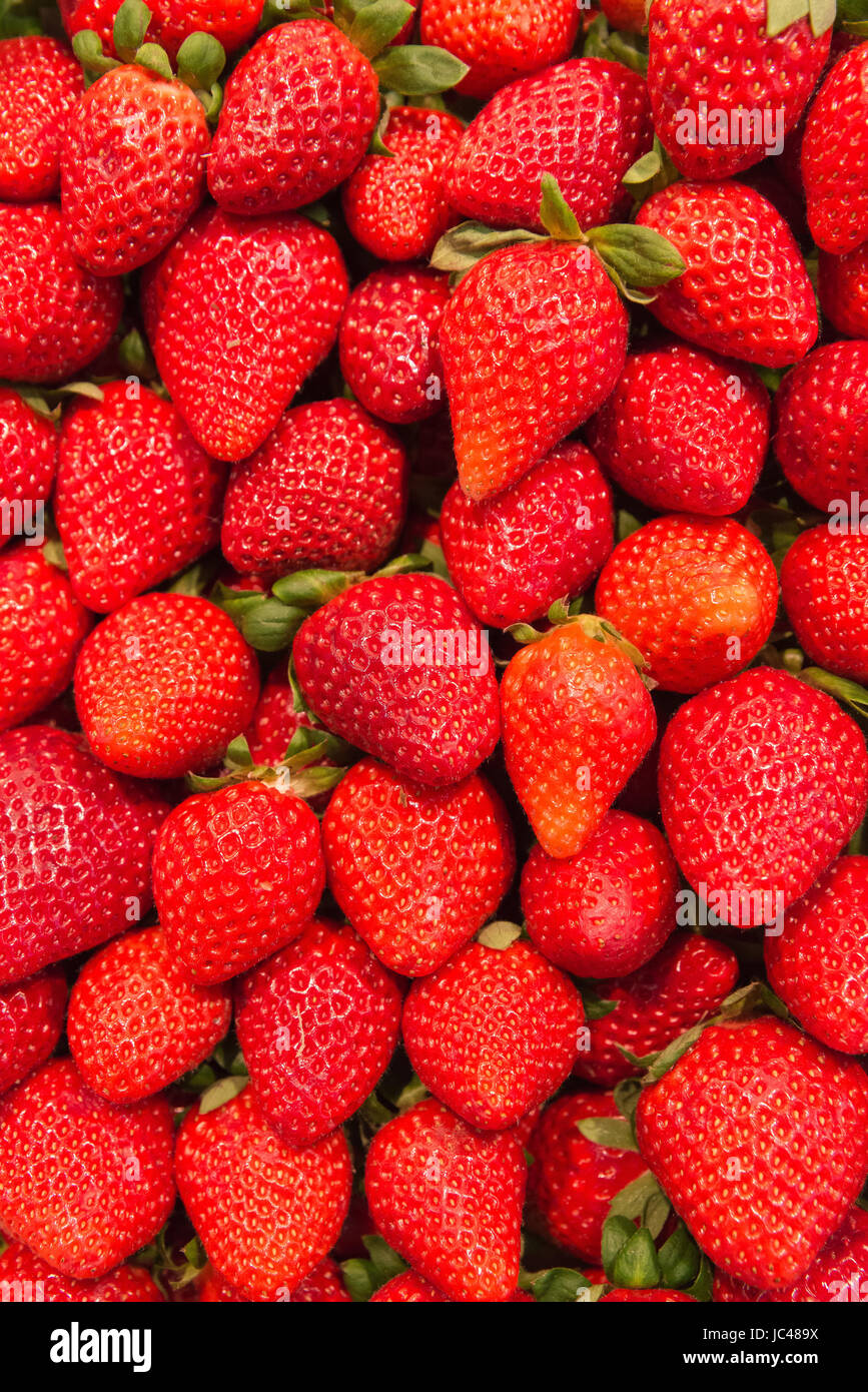 Strawberries in the supermarket hi-res stock photography and images - Alamy