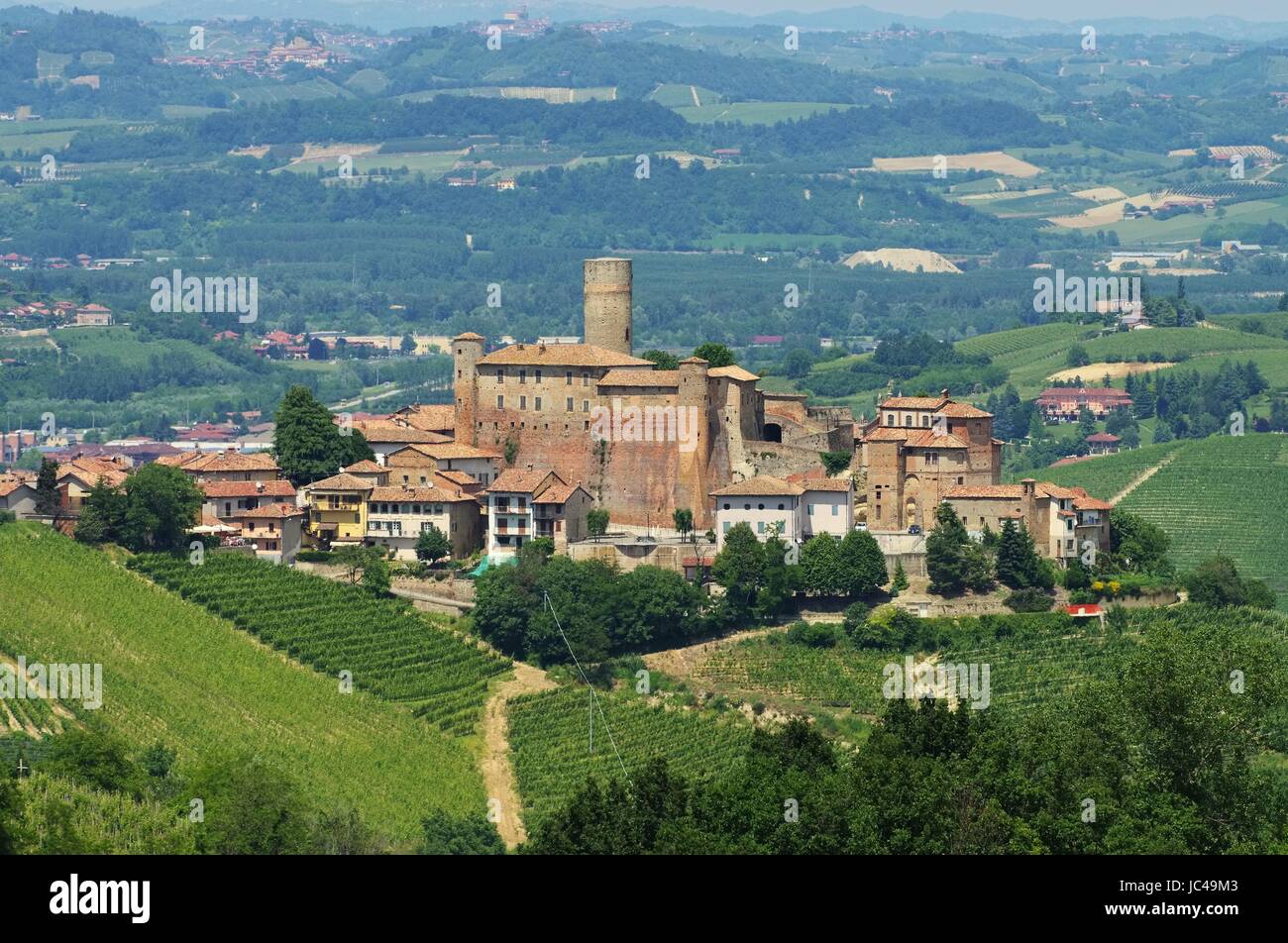 Castiglione Falletto 01 Stock Photo - Alamy