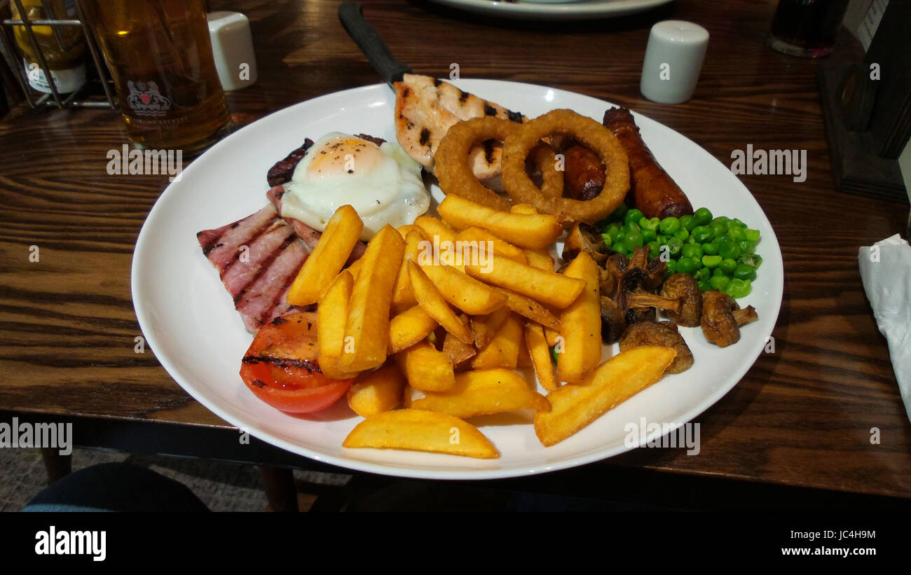 Mixed grill dinner served at an Inn in Edenthorpe Stock Photo