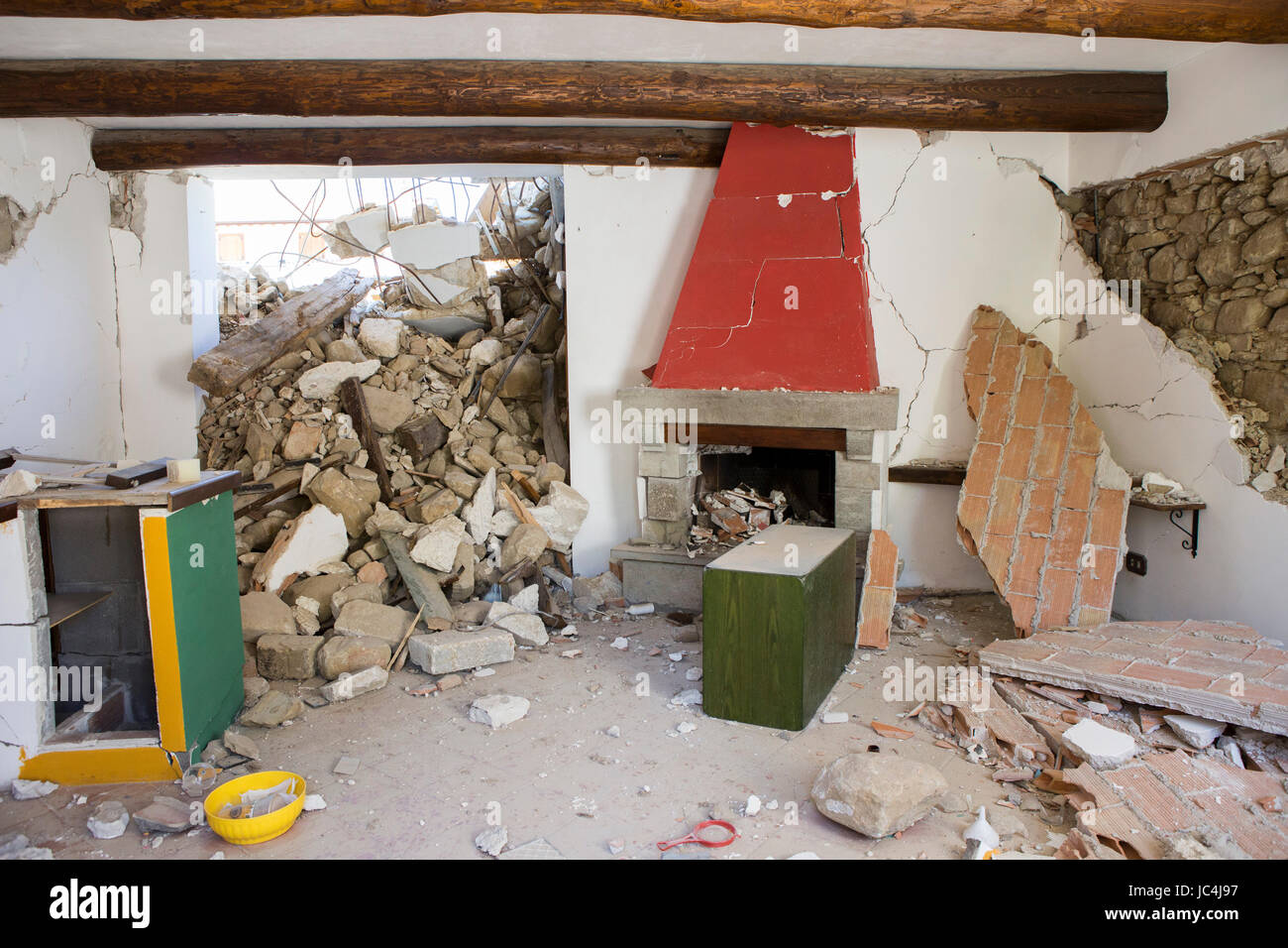 Aftermath of earthquake amatrice hi-res stock photography and images ...