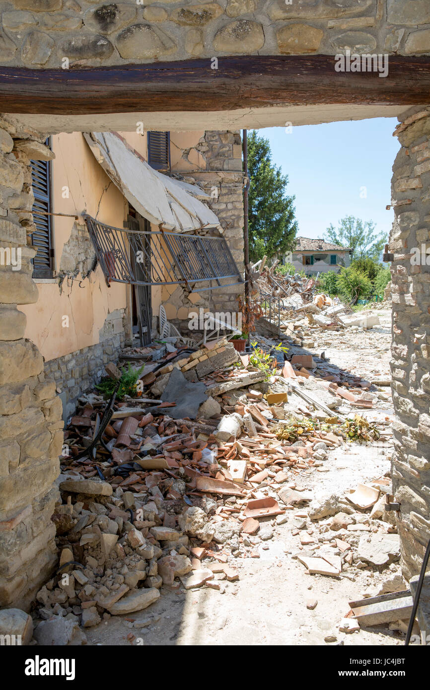 Aftermath of earthquake amatrice hi-res stock photography and images ...