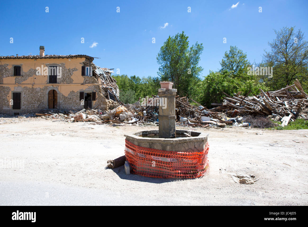 Aftermath of earthquake amatrice hi-res stock photography and images ...