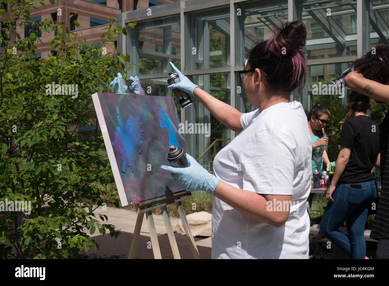 Spray painting hi-res stock photography and images - Alamy