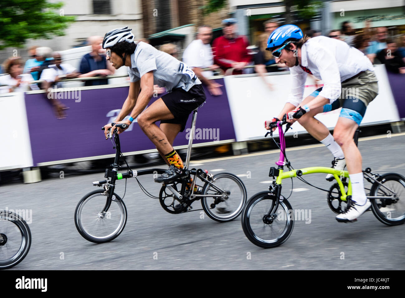 Racing on Brompton bikes at the 2017 London Rahpa Nocturne Criterium Race Stock Photo