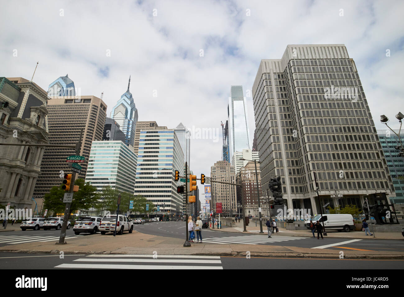looking along john f kennedy boulevard from Philadelphia city hall