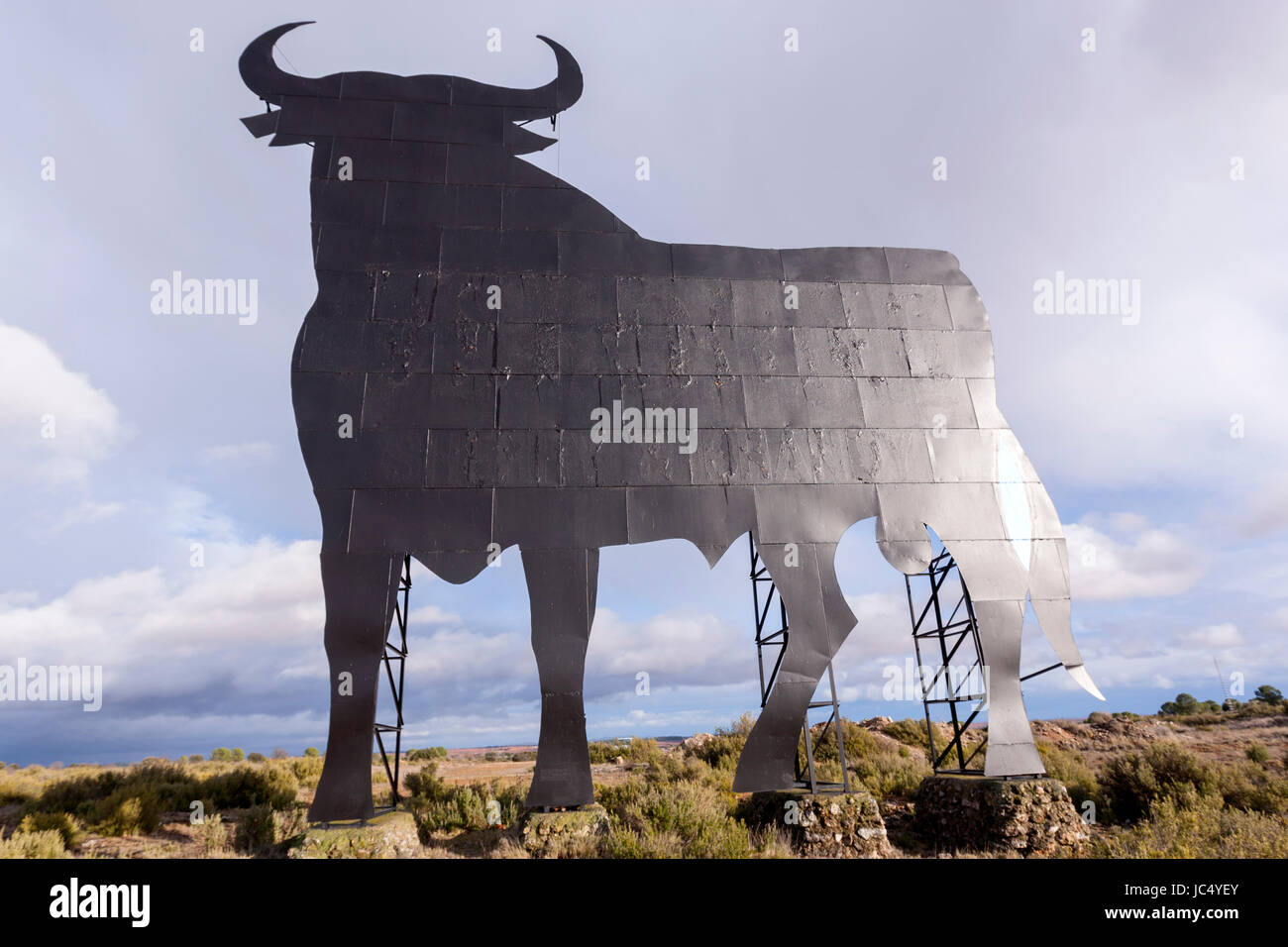 Osborne bull advertisements, Toro de Osborne in Castillejo de Iniesta,  Cuenca province, Spain Stock Photo - Alamy