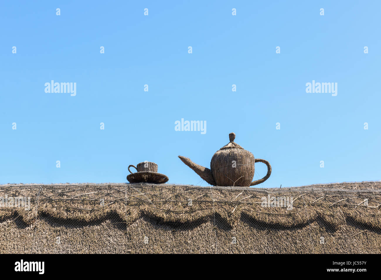 Thatched teapot & teacup saucer, Old village, Shanklin, Isle of Wight, UK Stock Photo