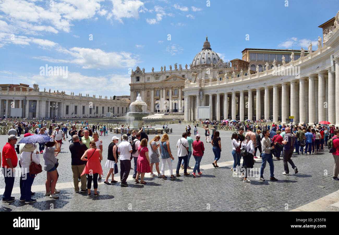 Saint Peter's Square, Vatican City, Rome. Line of people waiting ...