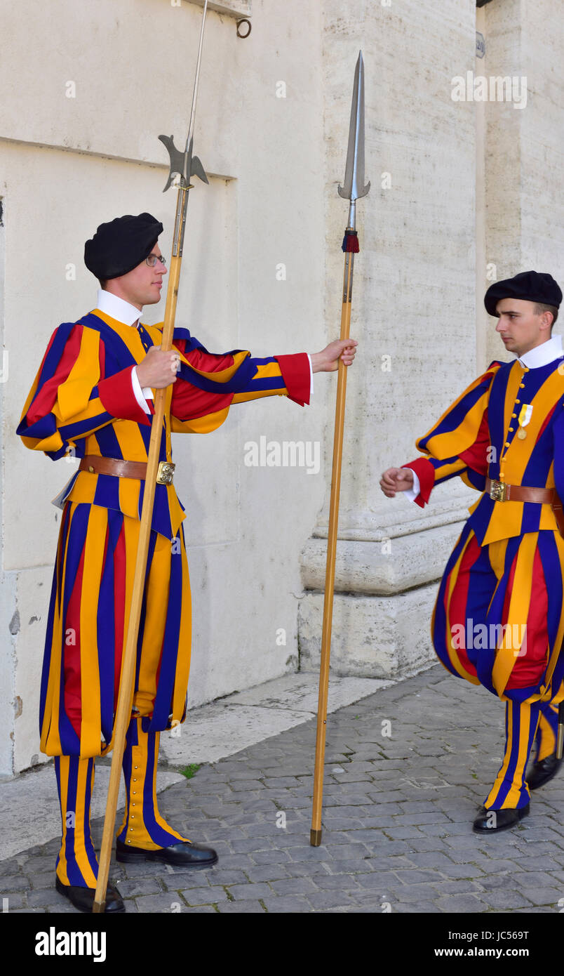 Vatican Swiss Guards handing over duty as sentry by St. Peter's ...