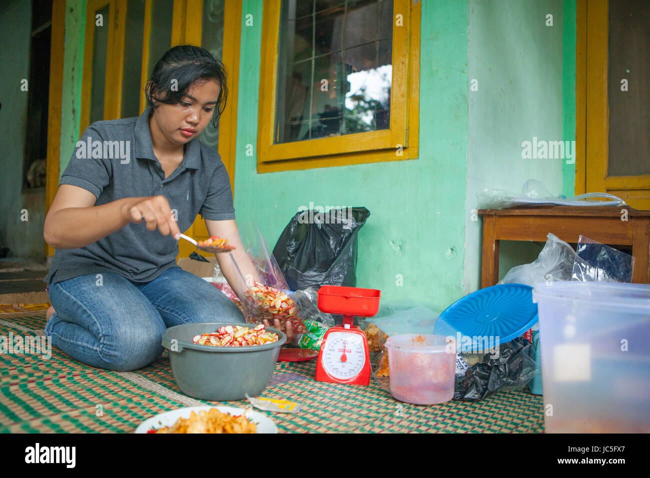 Business woman packaging cakes up to sell, Indonesia, Asia Stock Photo