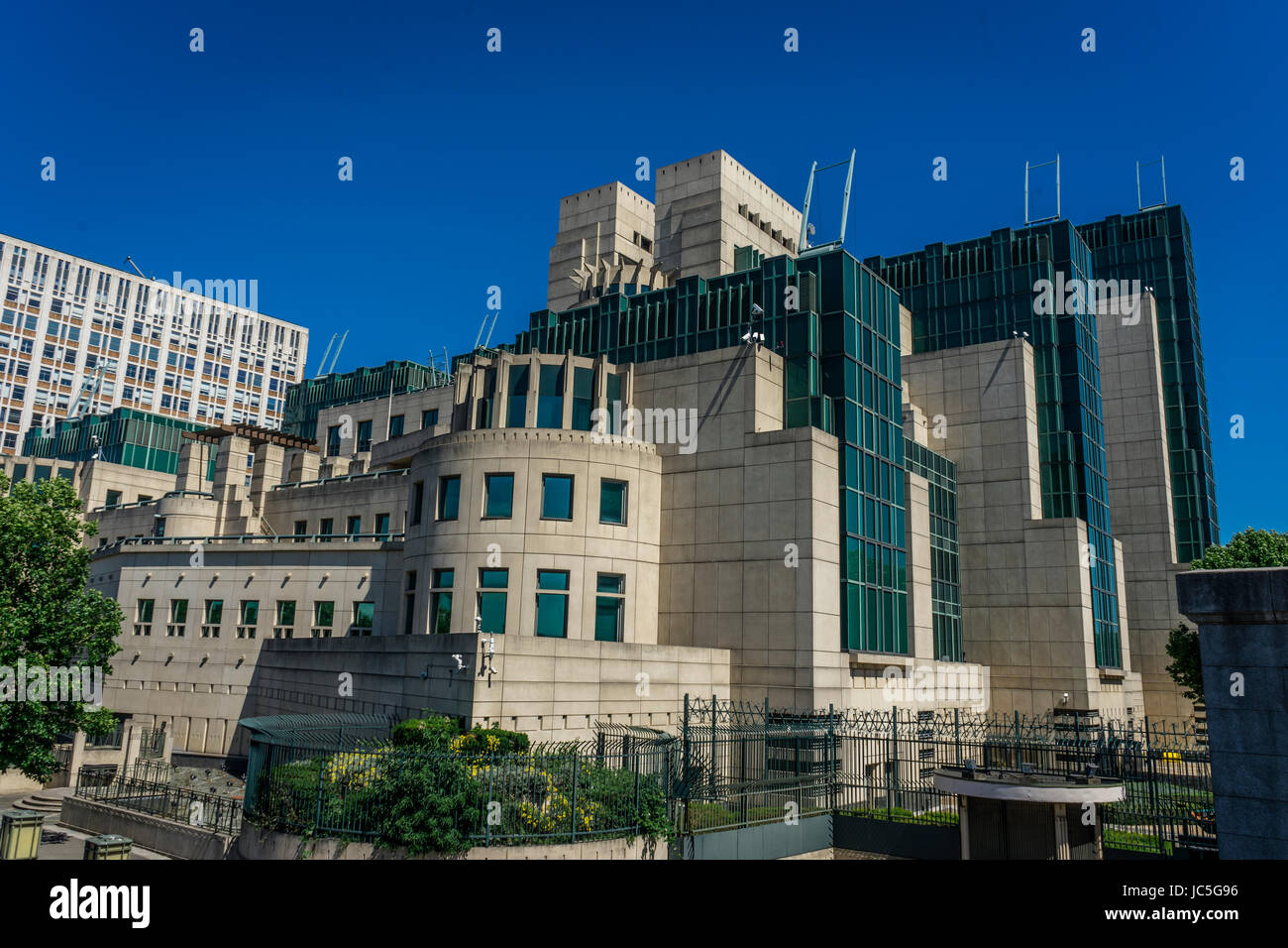 MI6 Building, Vauxhall, London Stock Photo