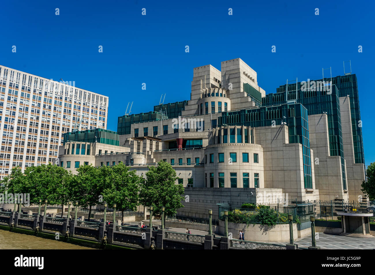 MI6 Building, Vauxhall, London Stock Photo
