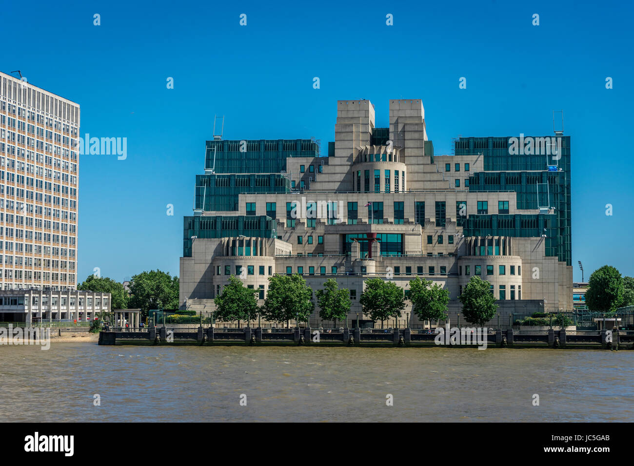MI6 Building, Vauxhall, London Stock Photo