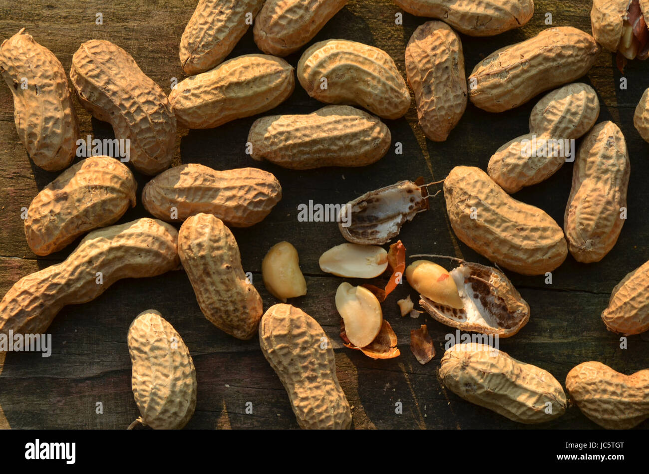 roasted peanuts in shells Stock Photo Alamy