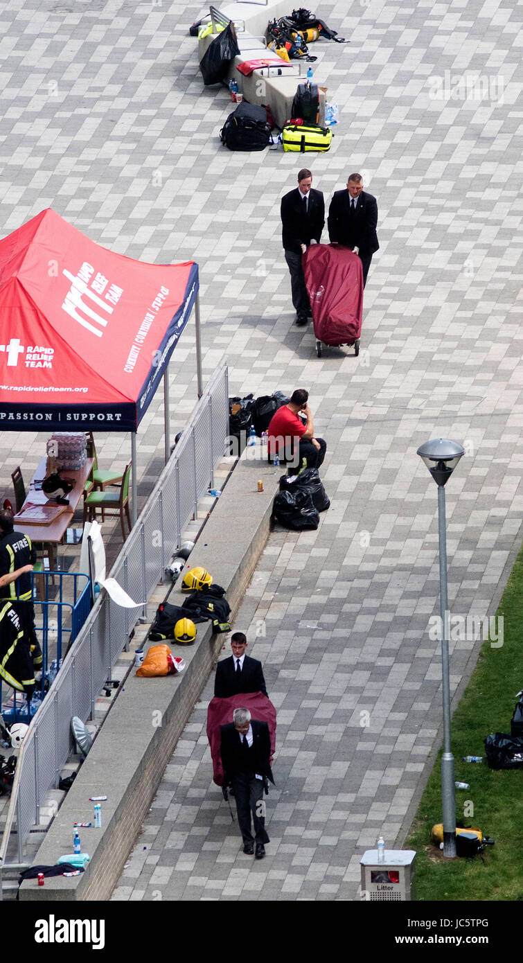 Bodies are removed from the scene after a fire engulfed the 24-storey Grenfell  Tower in west London Stock Photo - Alamy