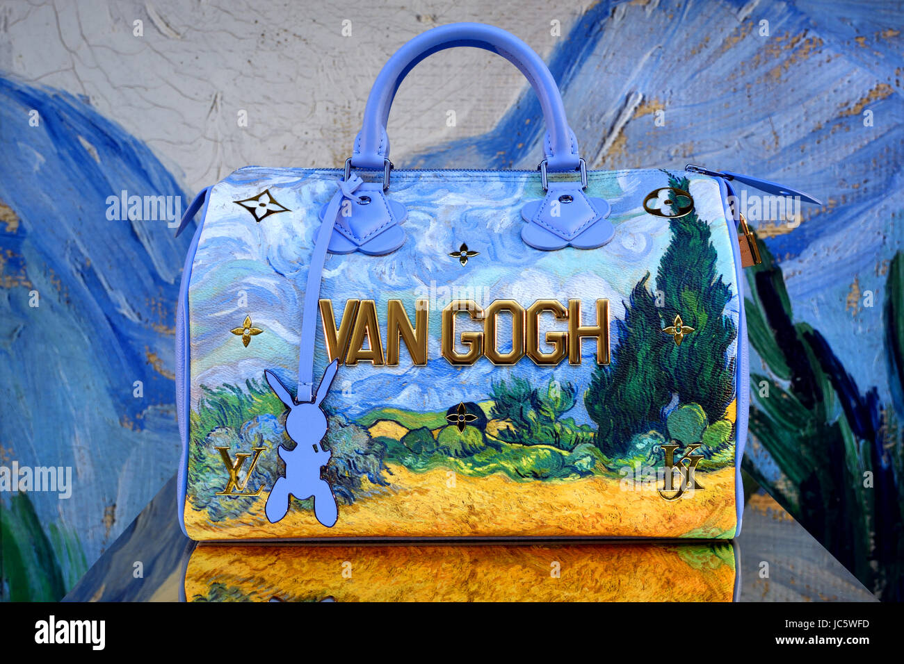 Vincent van Gogh Bag (  Louis Vuitton French Fashion House Paris France )  Florence Italy Italian ( shop window ) MASTERS LV X KOONS Stock Photo