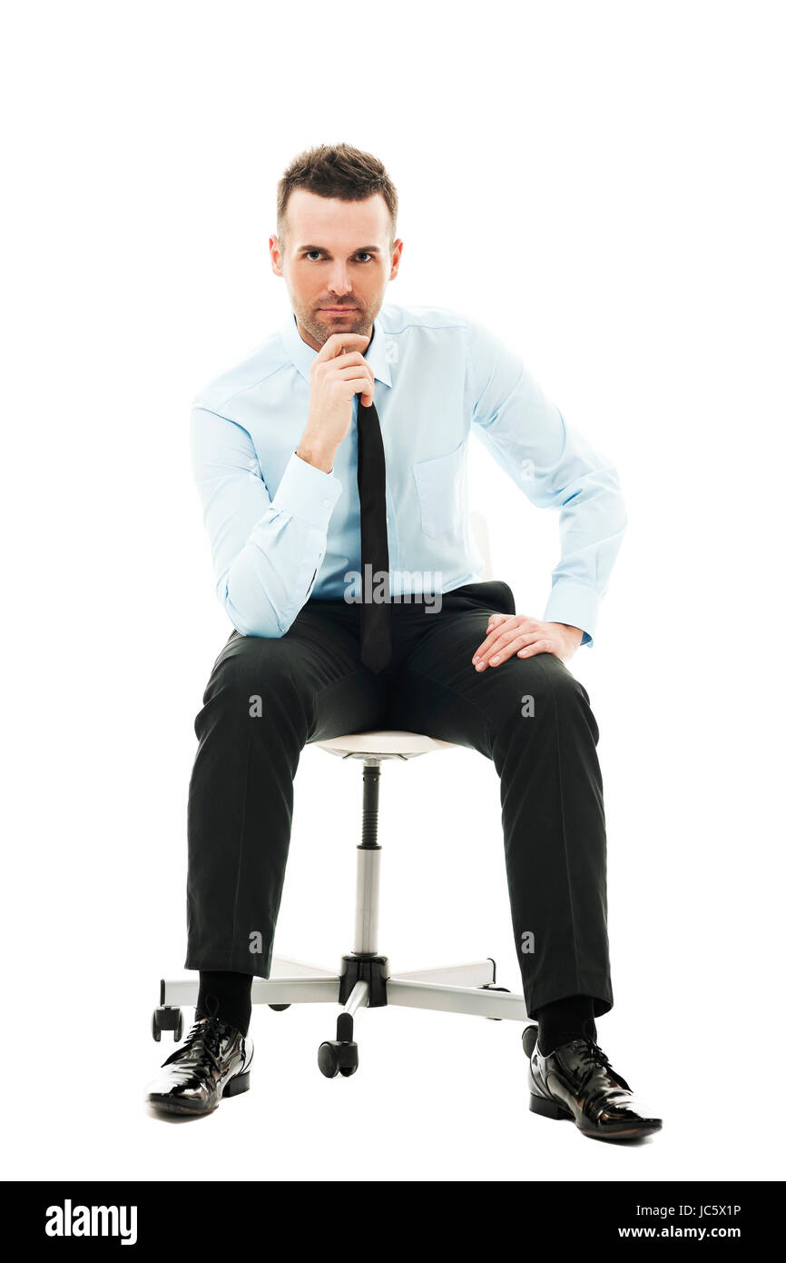 Уперевшись. Человек в лесу. Мужчина наклонился. Человек сидит закрыв лицо руками. Человек облокотился.