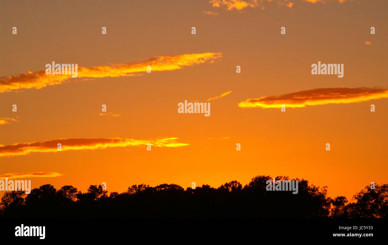 Long thin clouds hi-res stock photography and images - Alamy