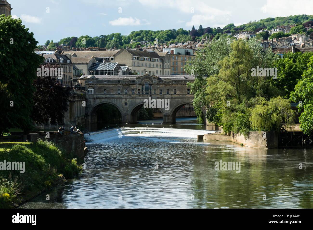 Pulteney Bridge in Bath spanning the river Avon Stock Photo - Alamy