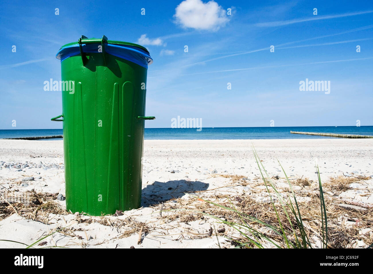 Baltic coast, garbage tonne on the beach, Ostseekueste, Muelltonne am Strand Stock Photo