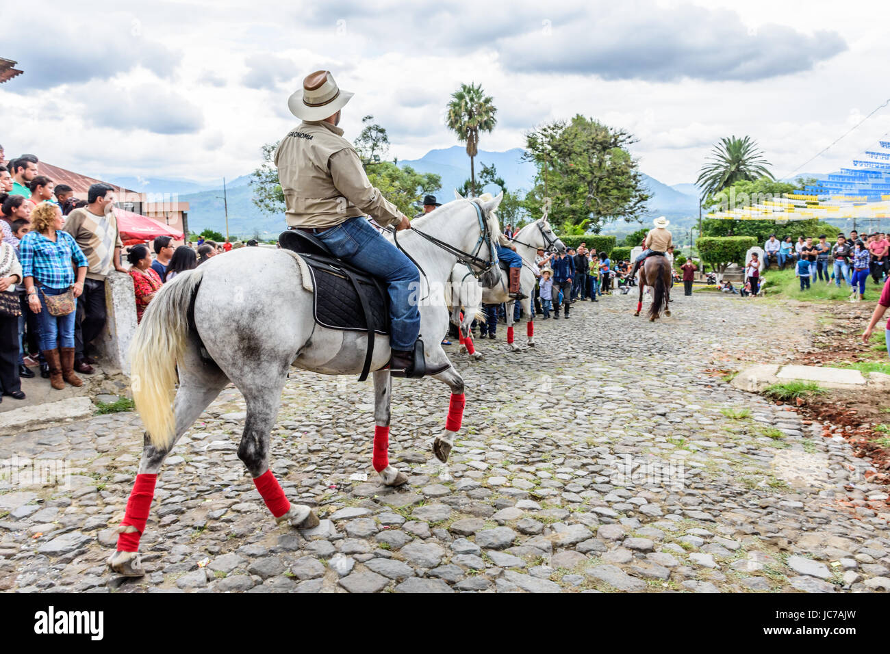 Stockman riding horse hi-res stock photography and images - Alamy