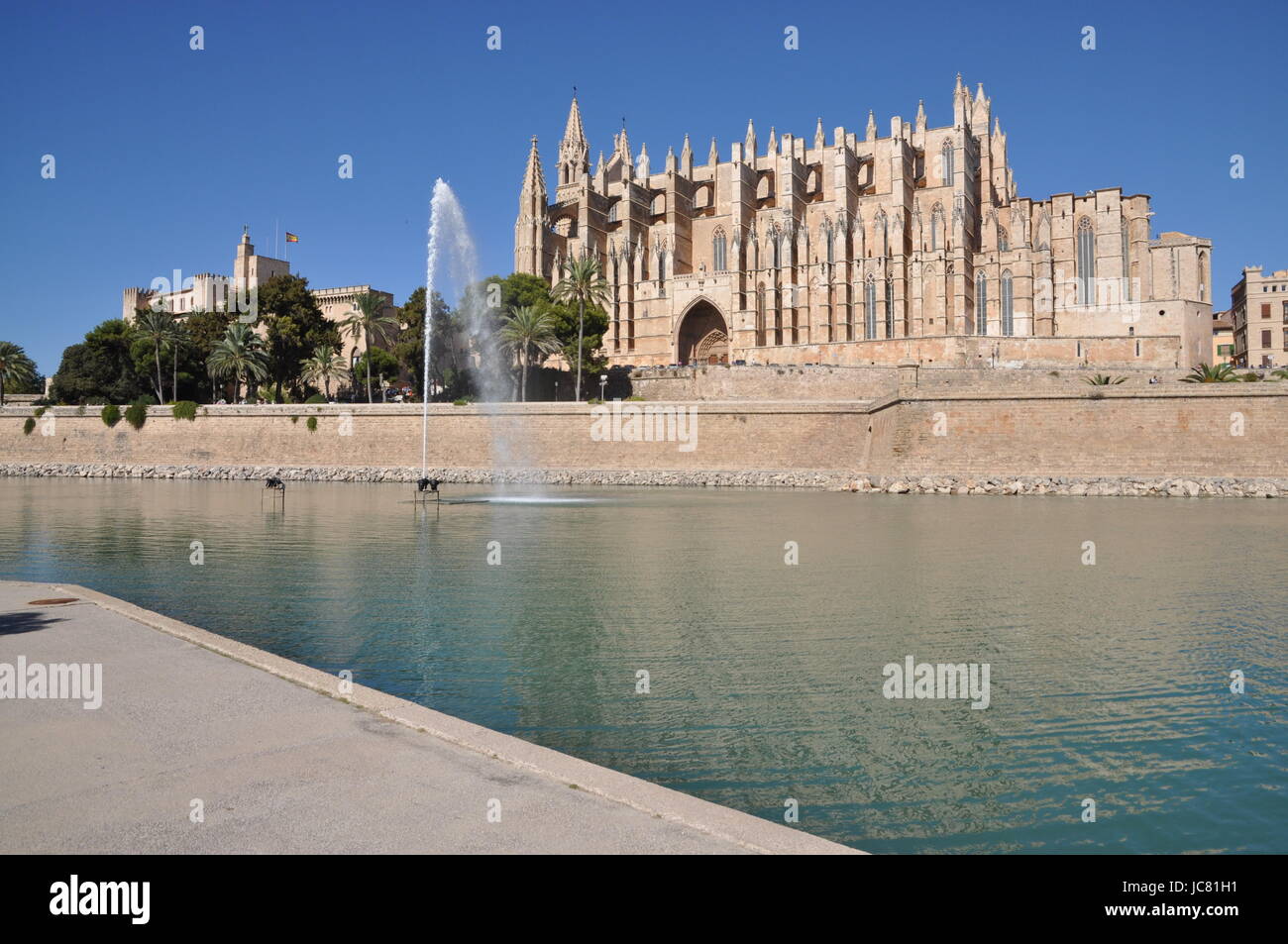 Kathedrale, Palma, Mallorca, palma de mallorca, kirche, dom, münster, seu,  seo, architektur, balearen, spanien, la seu, La Catedral, parc de la mar  Stock Photo - Alamy
