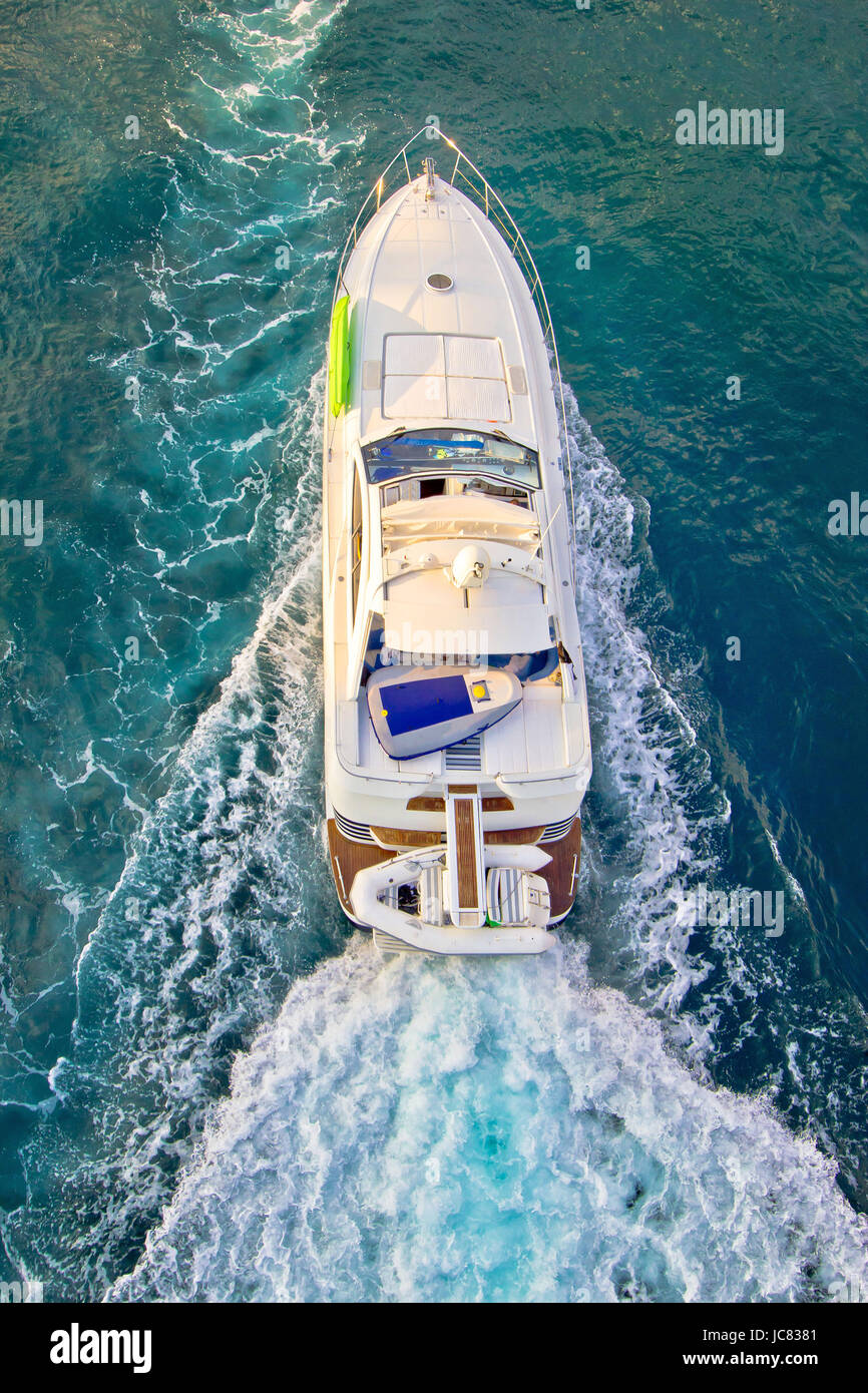 Yacht on the sea aerial vertical view Stock Photo - Alamy