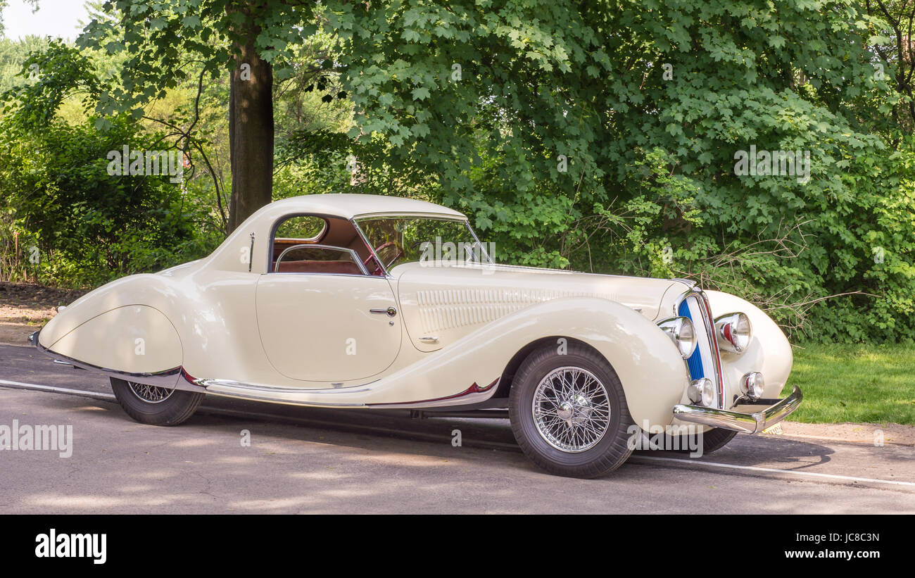 GROSSE POINTE SHORES, MI/USA - JUNE 13, 2017: A 1938 Delahaye Coupe 135 MS car at the EyesOn Design car show, held at the Edsel and Eleanor Ford House. Stock Photo