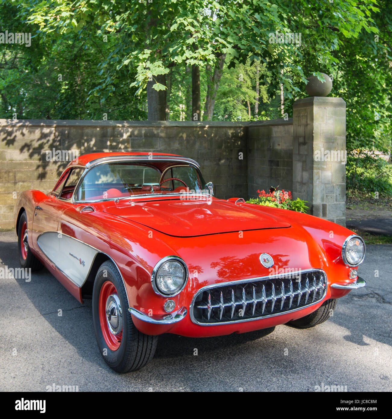 GROSSE POINTE SHORES, MI/USA - JUNE 13, 2017: A 1957 Chevrolet Corvette “Fuelie” car at the EyesOn Design car show. Stock Photo