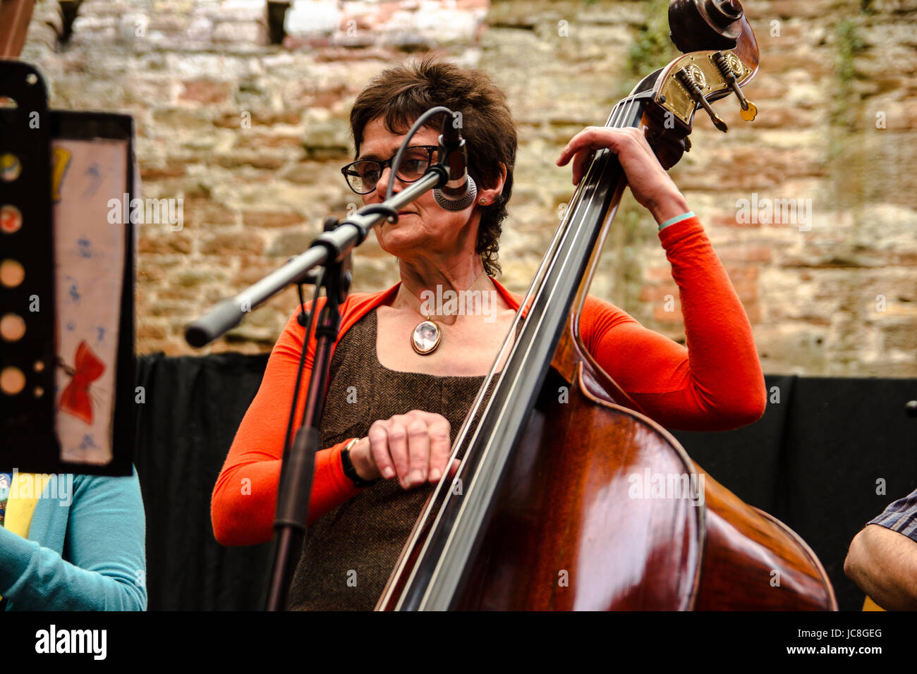 Singer bass player british band hires stock photography and images Alamy