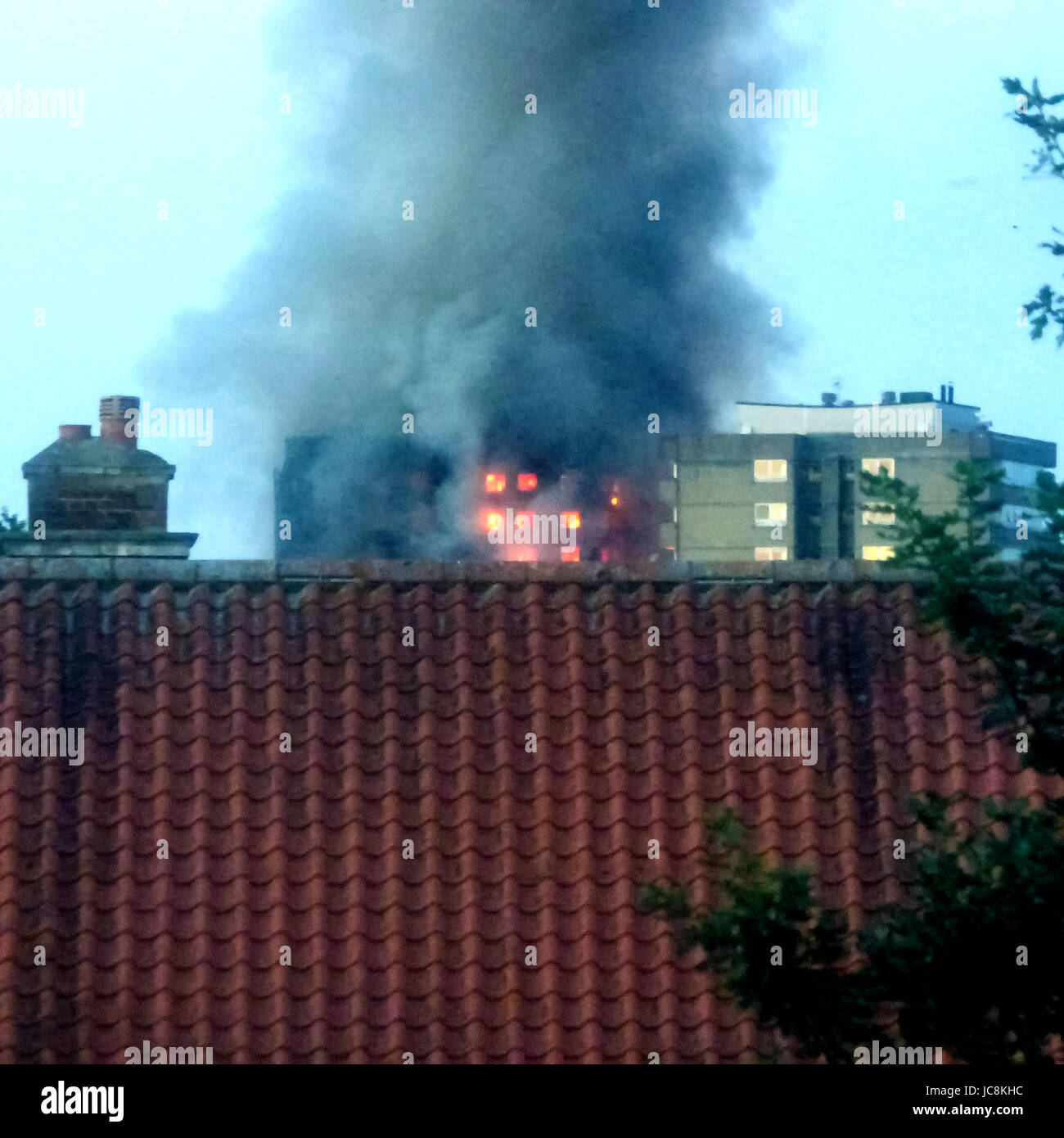 London, UK. 14th Jun, 2017. Grenfell Residential Tower ablaze in West London UK, multiple fatalities reported. Credit: Breaking News/Alamy Live News Stock Photo