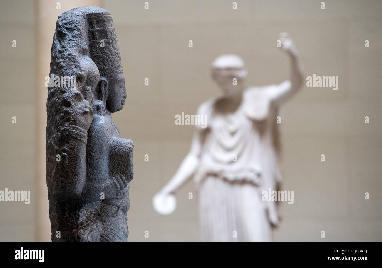 Berlin, Germany. 14th Jun, 2017. A figure of the Indian Hindu God Vishnu from the 8th or 9th Century stands next to a Roman sculpture at the special exhibition 'New Neighbours. On the Way to Humboldt Forum' at the Neues Museum in Berlin, Germany, 14 June 2017. Numerous objects of the Museum for Asiatic Arts and of the Ethnolocial Museum of Berlin have been transferred to the Humboldt Forum. Credit: dpa picture alliance/Alamy Live News Stock Photo