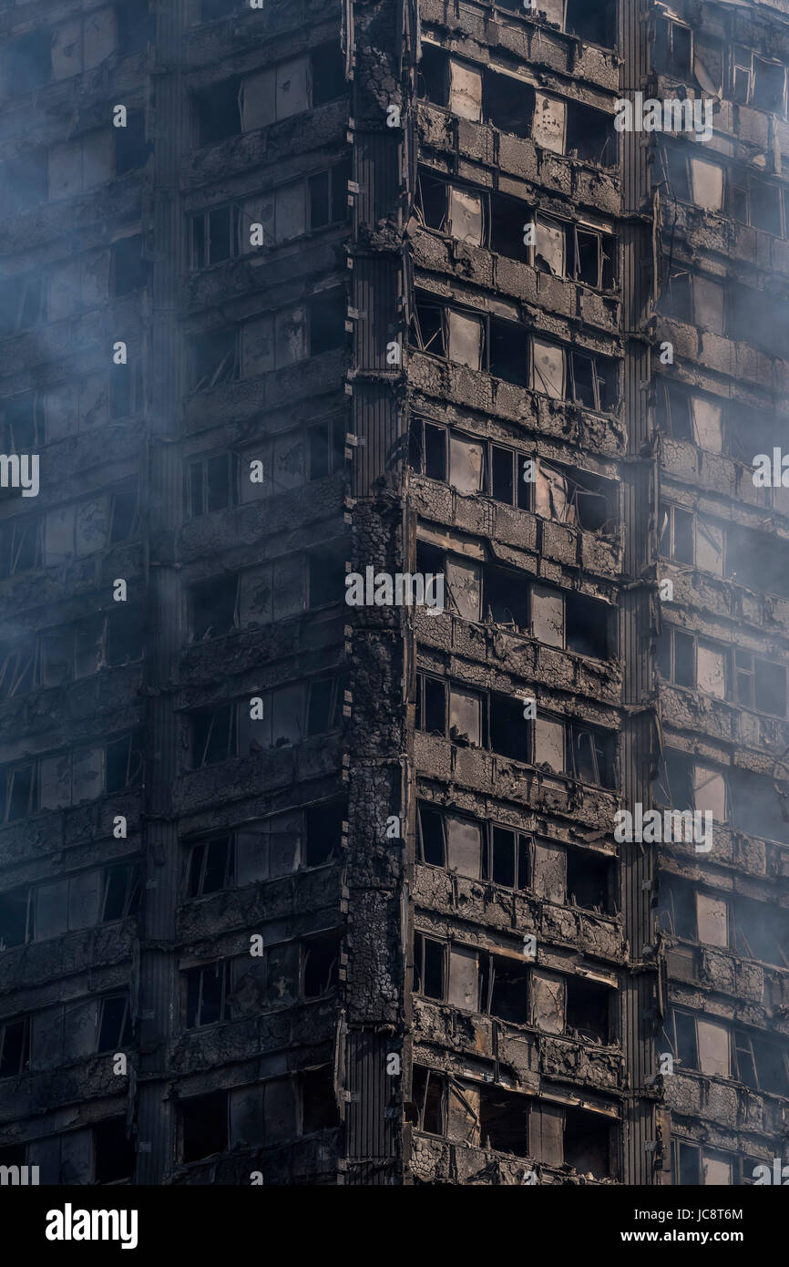 London, UK. 14th June, 2017. Grenfell Tower - The charred remains of the tower block that caught fire last night in North Kensington near Latimer Road tube station. London 14 June 2017. Credit: Guy Bell/Alamy Live News Stock Photo