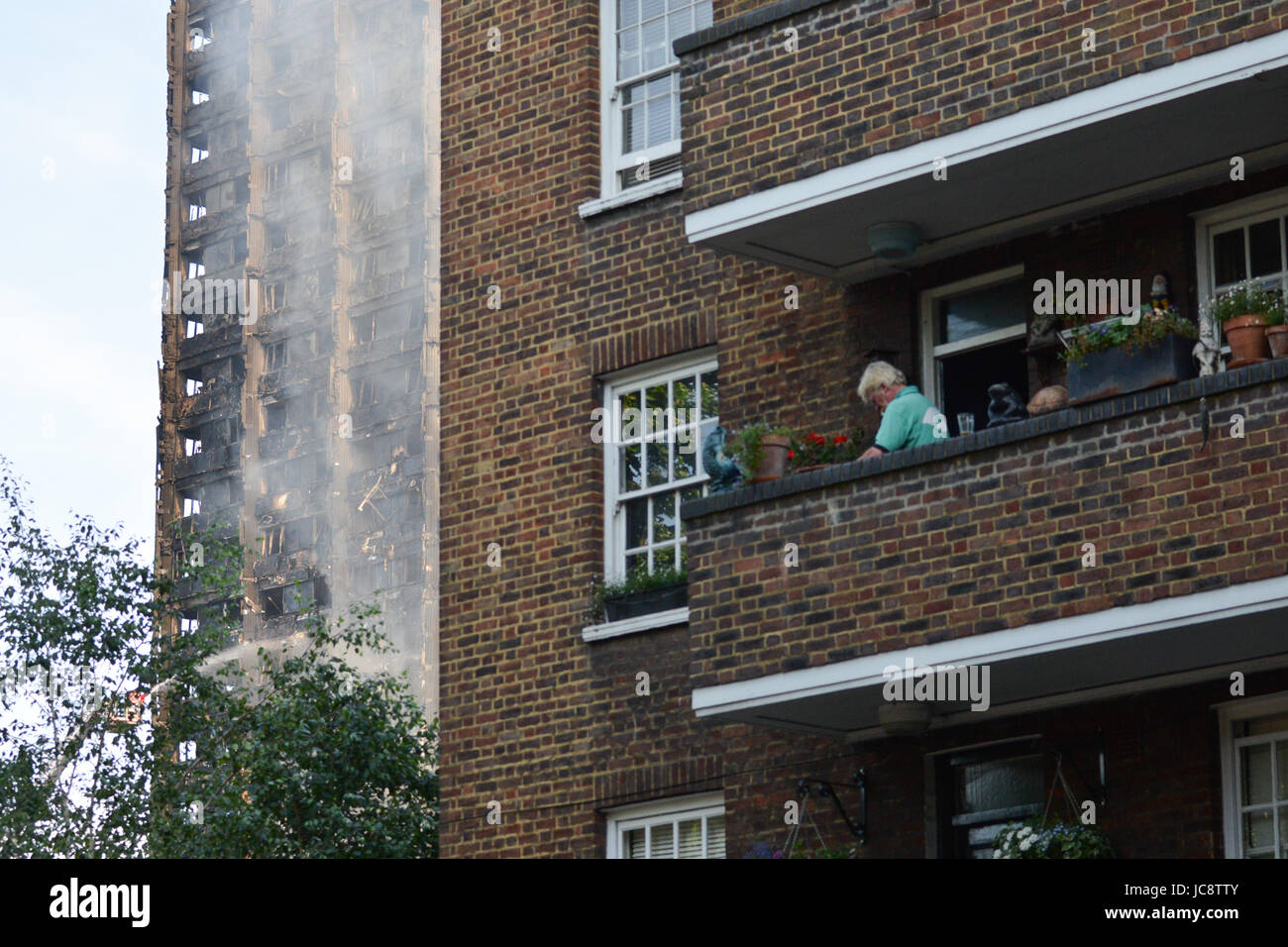 London, UK. 14th June, 2017. The Grenfell Tower fire Credit: Matthew Chattle/Alamy Live News Stock Photo