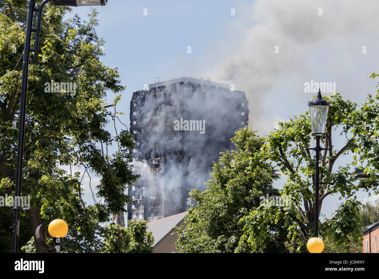 London, UK. 14th June, 2017. Grenfell Tower fire in London. Credit: Andy Morton/Alamy Live News Stock Photo